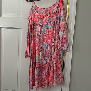 Lily Pulitzer dress size XS runs big. 1 small stain on tassel